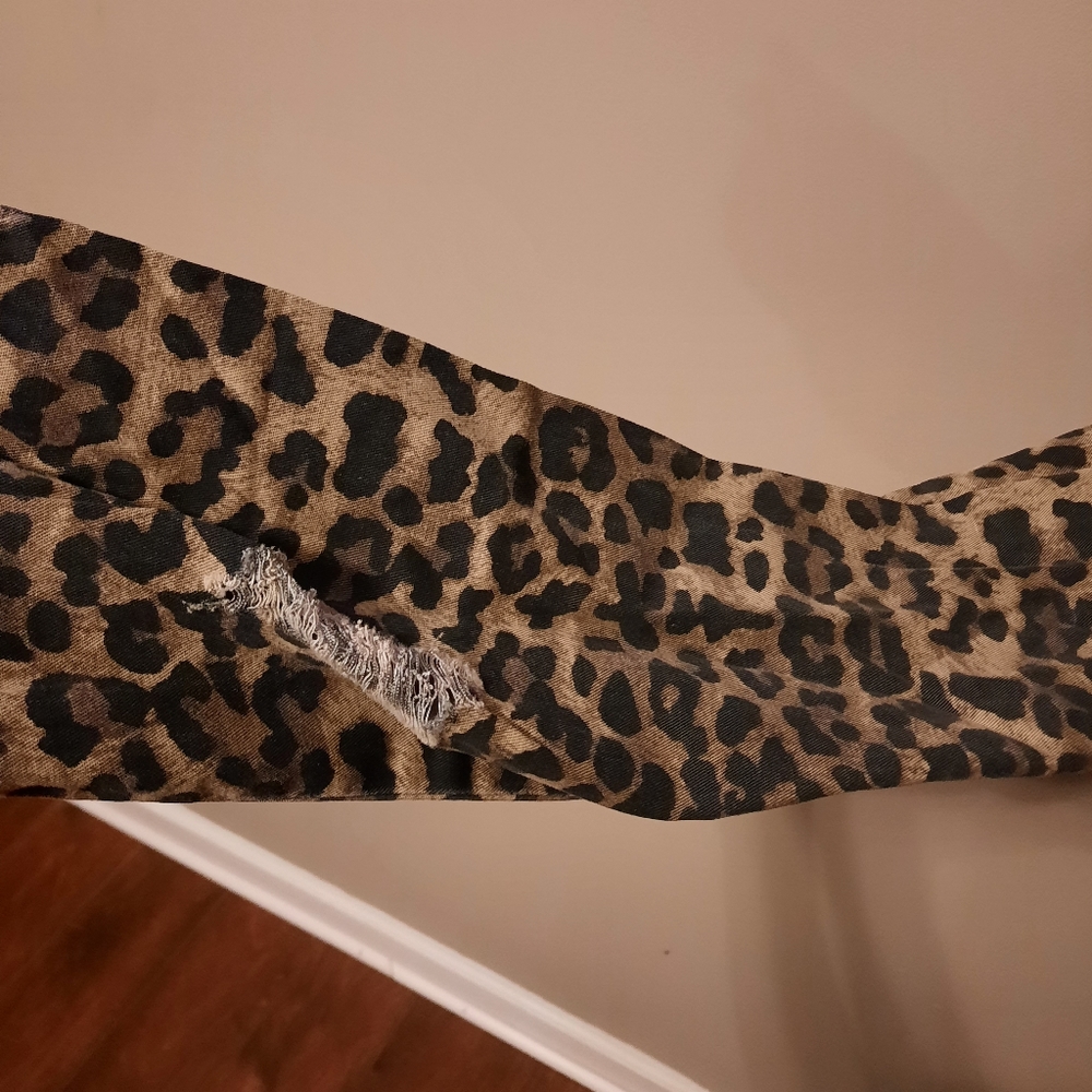 Distressed Leopard Jacket - Picture 7 of 8